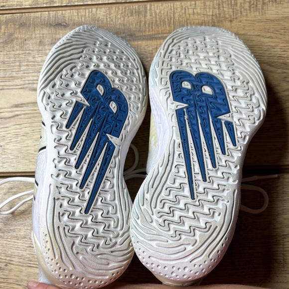 Women’s New Balance Fresh Foam Lav V2 Size 8.5 - Picture 7 of 8